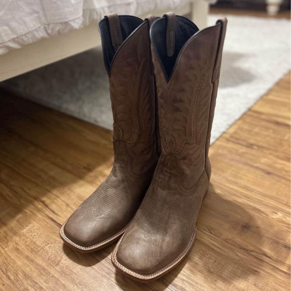 Men’s brown boots size 9 1/2 EE